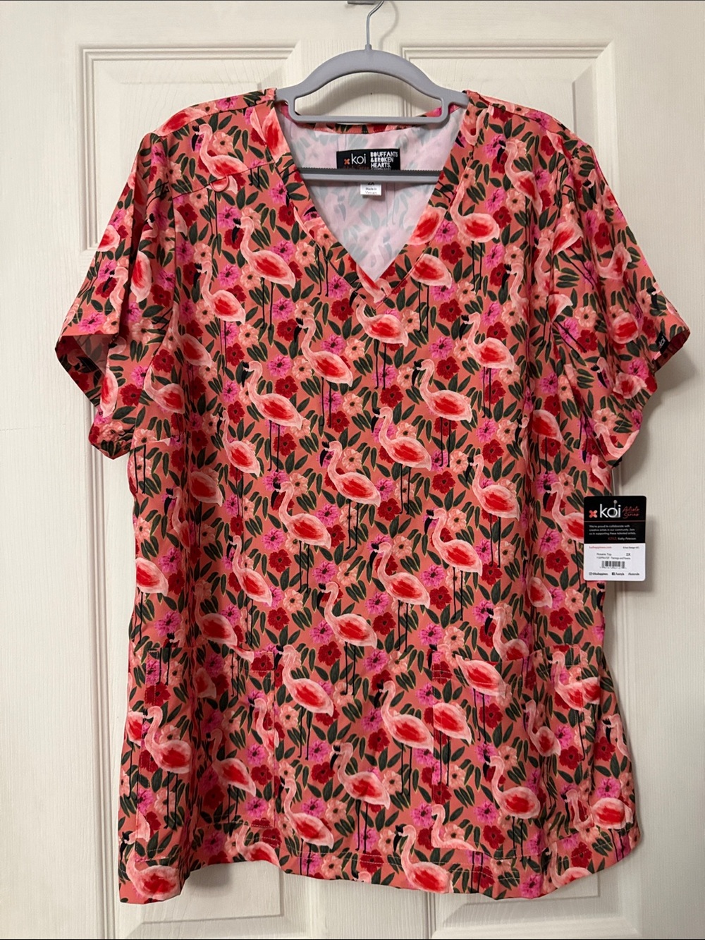 NWT koi Coral and Pink Flamingo V-Neck Short Sleeve Scrub Top Sz 2X
